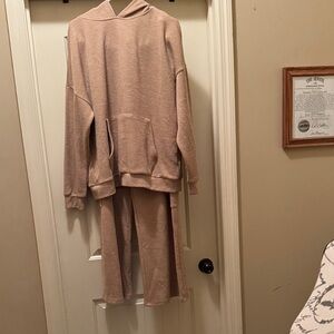 Cozy Women's Hooded Lounge Set in Taupe